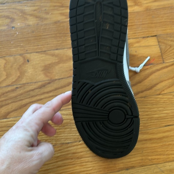 Air Jordan 1 Retro High OG - Picture 3 of 4